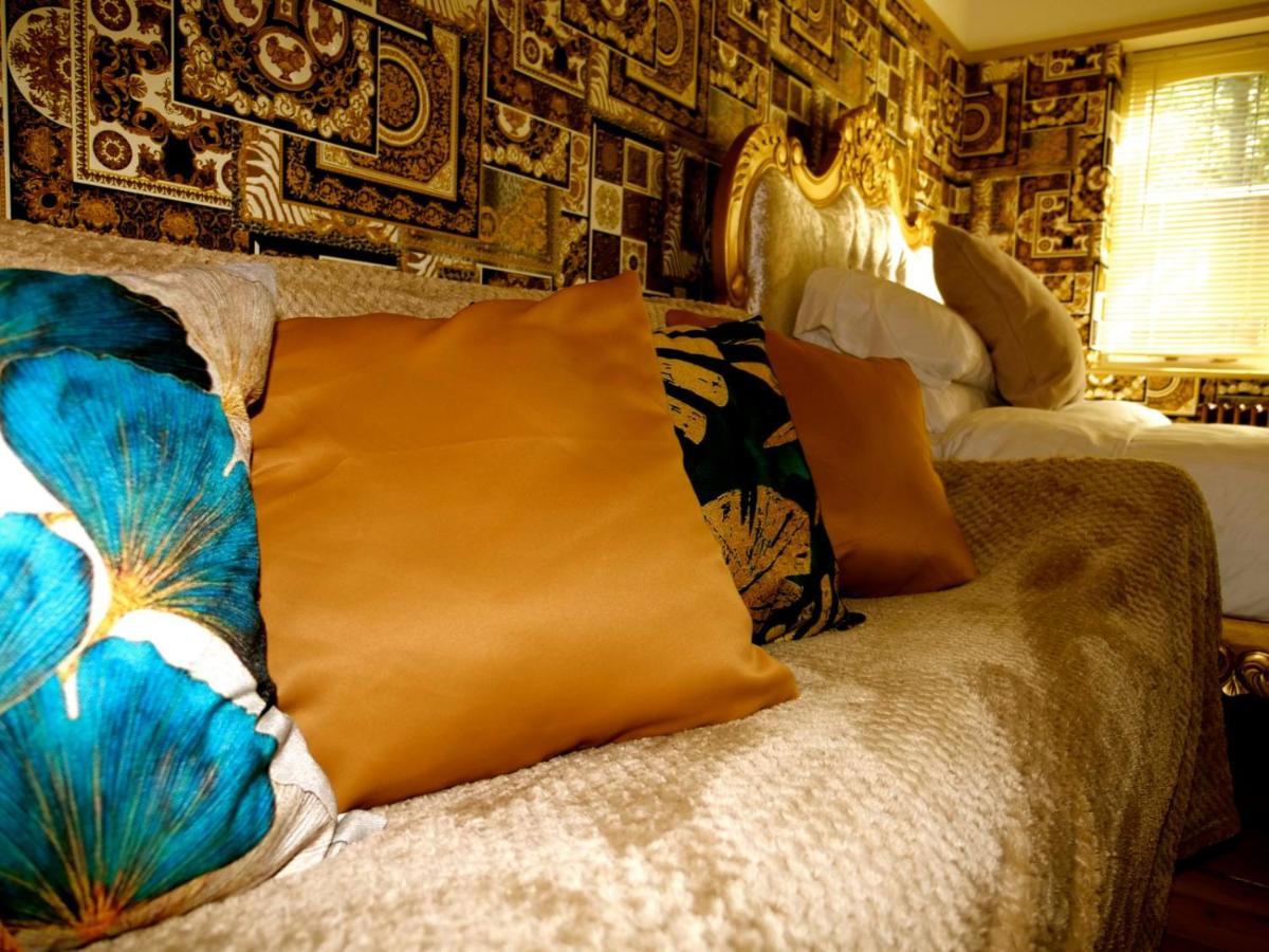Deluxe 2 Bed Versace Bungalow Hot Tub, Sky Tv, Cinema Screen 새프런월든 외부 사진