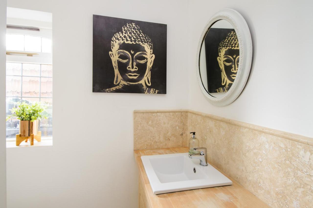 Deluxe 2 Bed Versace Bungalow Hot Tub, Sky Tv, Cinema Screen 새프런월든 외부 사진