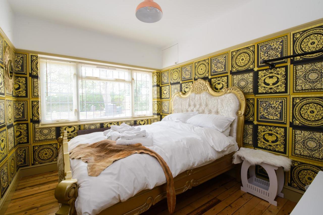 Deluxe 2 Bed Versace Bungalow Hot Tub, Sky Tv, Cinema Screen 새프런월든 외부 사진
